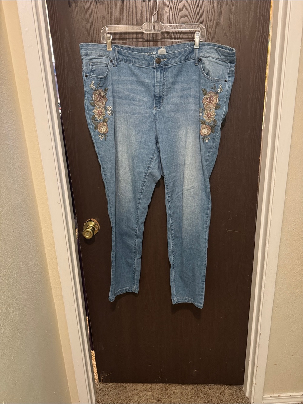 W62 Signature Fit Embroidered Floral Skinny Jeans Size 20